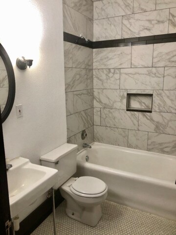 306 Oak Crest St, Waukegan, IL 60085 - photo 3