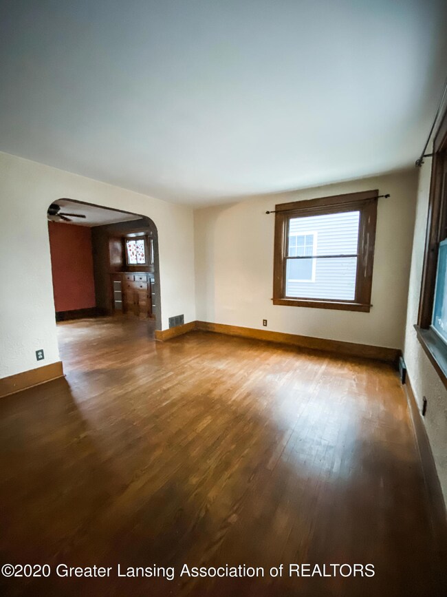 1235 Mechanic St, Lansing, MI 48912 - photo 4