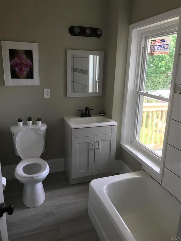 214 N 4th St, Emmaus, PA 18049 - photo 3