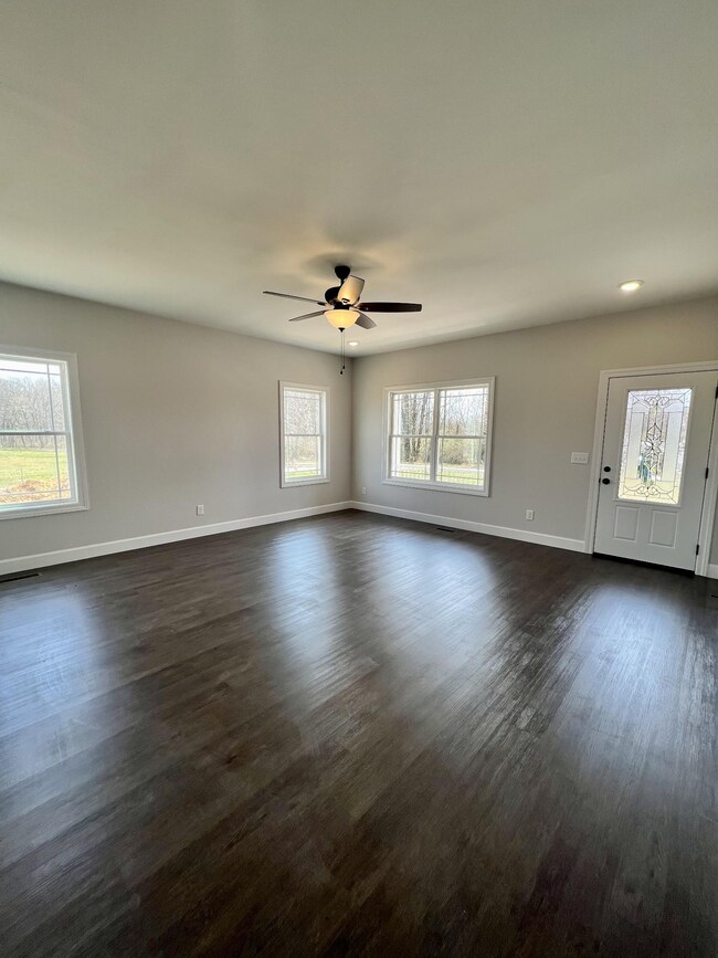 448 Lexington Cir, Manchester, TN 37355 - photo 3