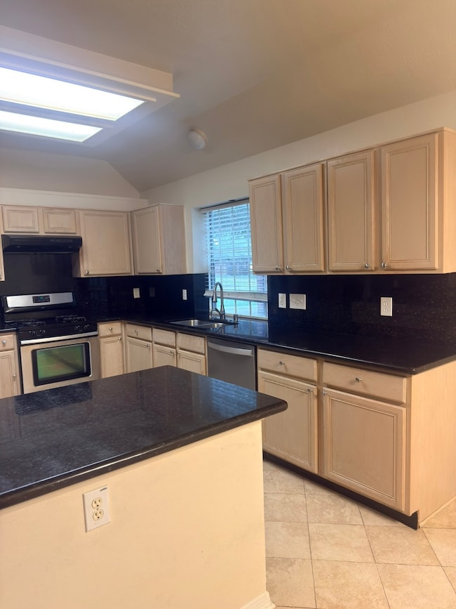 16147 April Ridge Dr, Houston, TX 77083 - photo 4