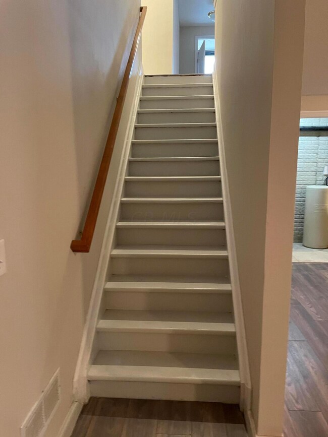 6174 Marias Point Ln, Columbus, OH 43213 - photo 7