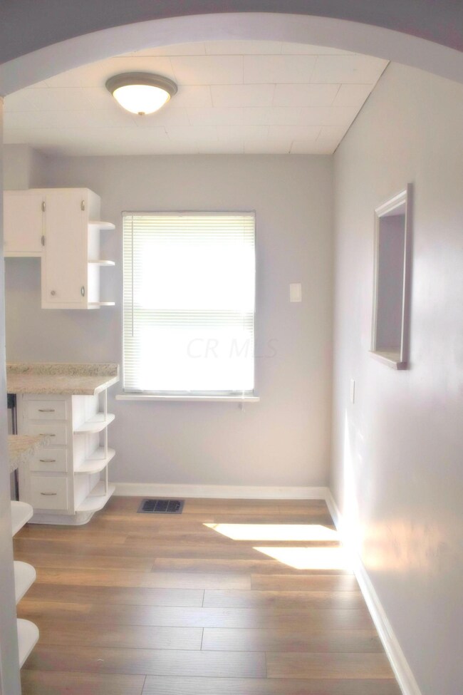 257 N Kellner Rd, Columbus, OH 43209 - photo 7