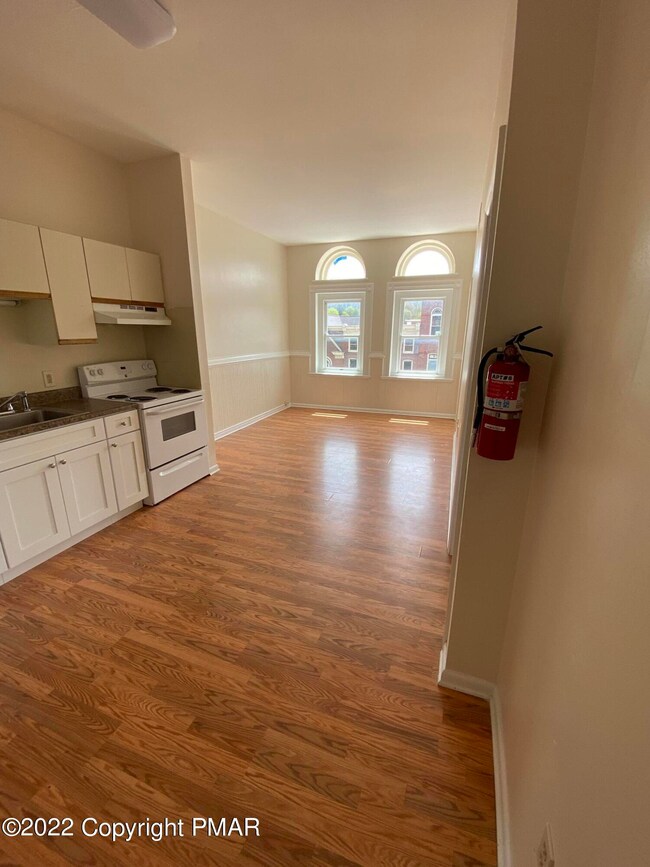 584 Main St unit 8, Stroudsburg, PA 18360 - photo 5