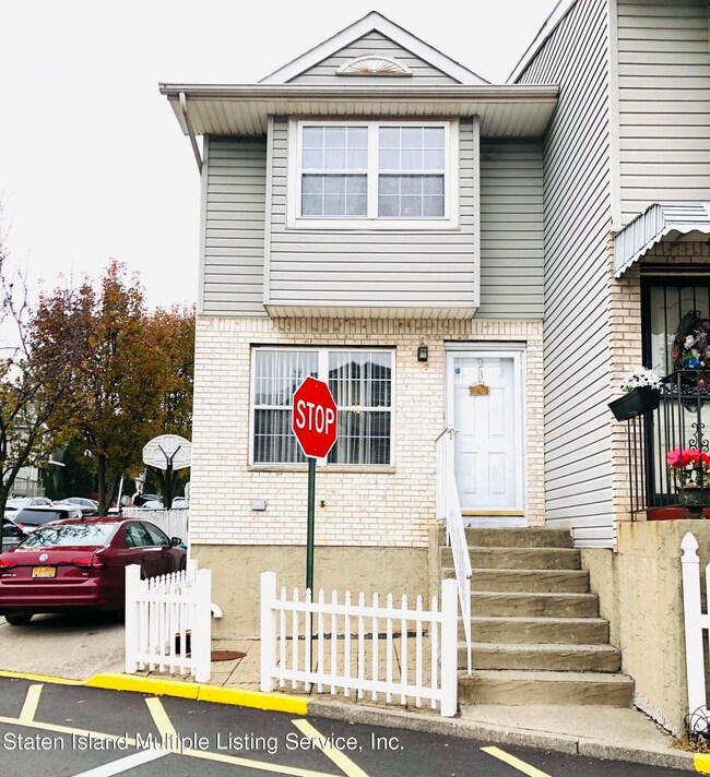 230 Skyline Dr, Staten Island, NY 10304 - photo 3