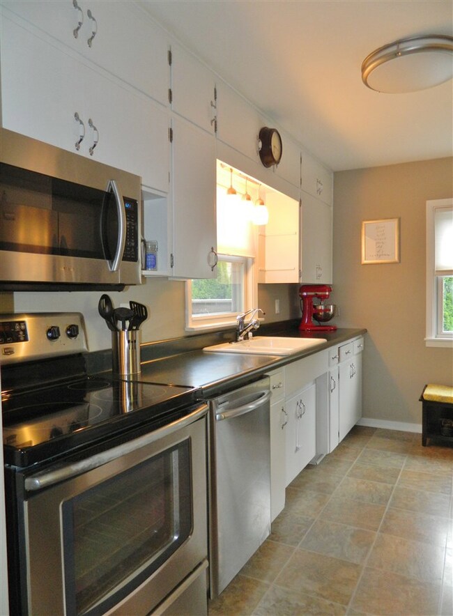 1616 Tremont St, Cedar Falls, IA 50613 - photo 4