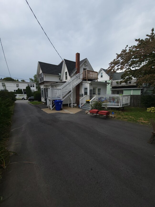 721 Belmont St unit 2, Manchester, NH 03104 - photo 3