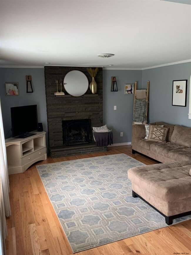 8 Fernwood Dr, Albany, NY 12211 - photo 3