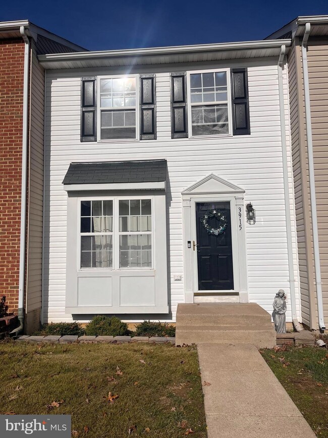 3915 Saint Michaels Square, Fredericksburg, VA 22408 - photo 2