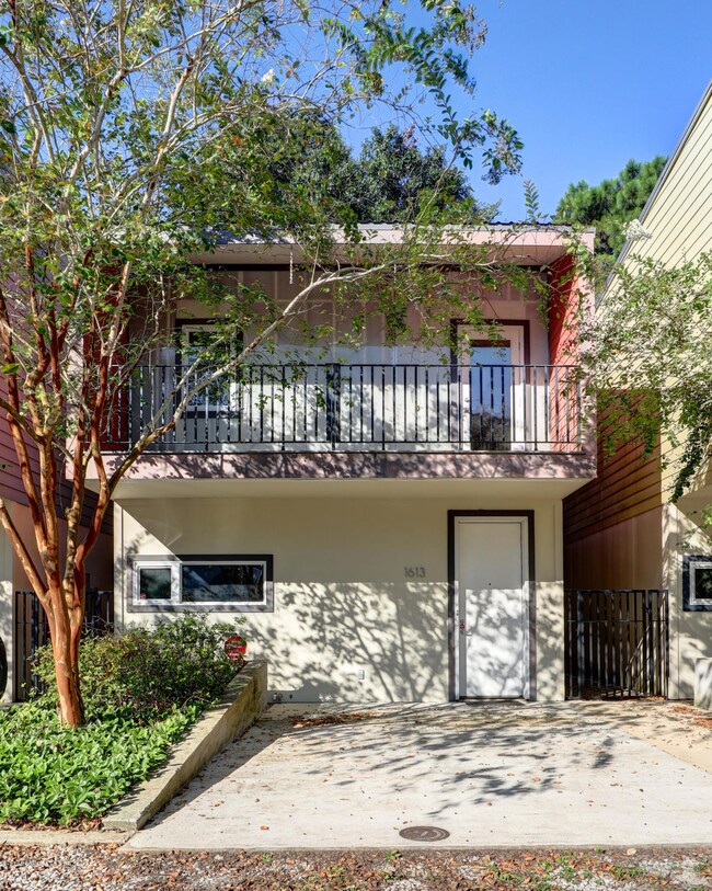 1613 W University-3