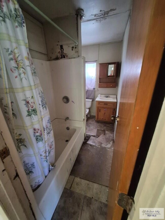 2734 E Taylor St unit Block 17/Lot 3, Brownsville, TX 78520 - photo 5