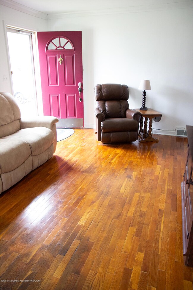 574 Brookland Blvd, Lansing, MI 48910 - photo 3