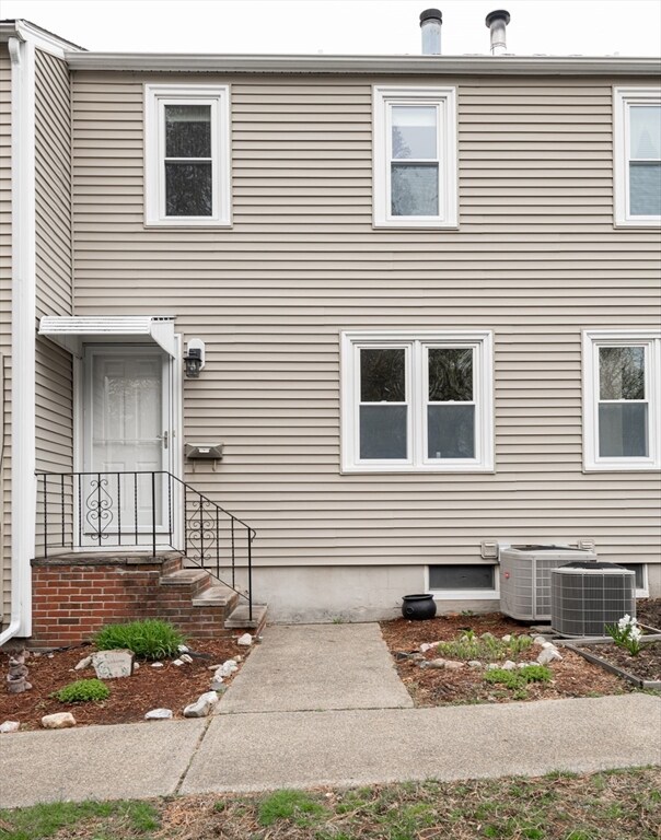 63 Proctor St unit E, Salem, MA 01970 - photo 4