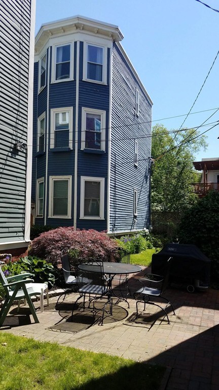 16.5 Magnolia Ave unit 2, Cambridge, MA 02138 - photo 2