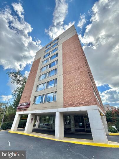 Taft Towers unit 903, Arlington, VA 22201 - photo 2