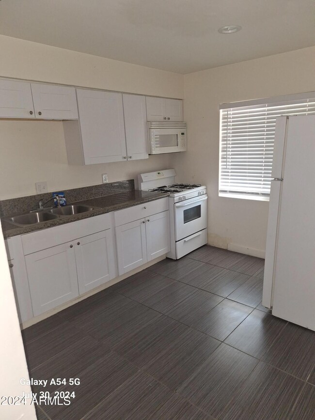 9215 N 13th Place unit 3, Phoenix, AZ 85020 - photo 2