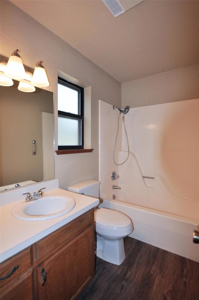 111 Guinevere Dr, Weatherford, TX 76086 - photo 7