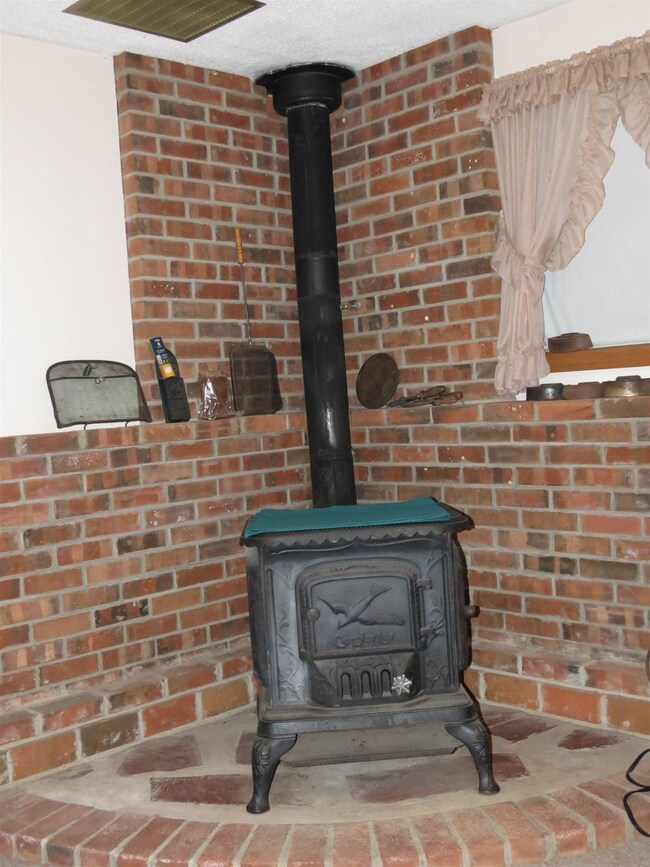 22 Birchwood Ave, Rochester, NH 03867 - photo 6