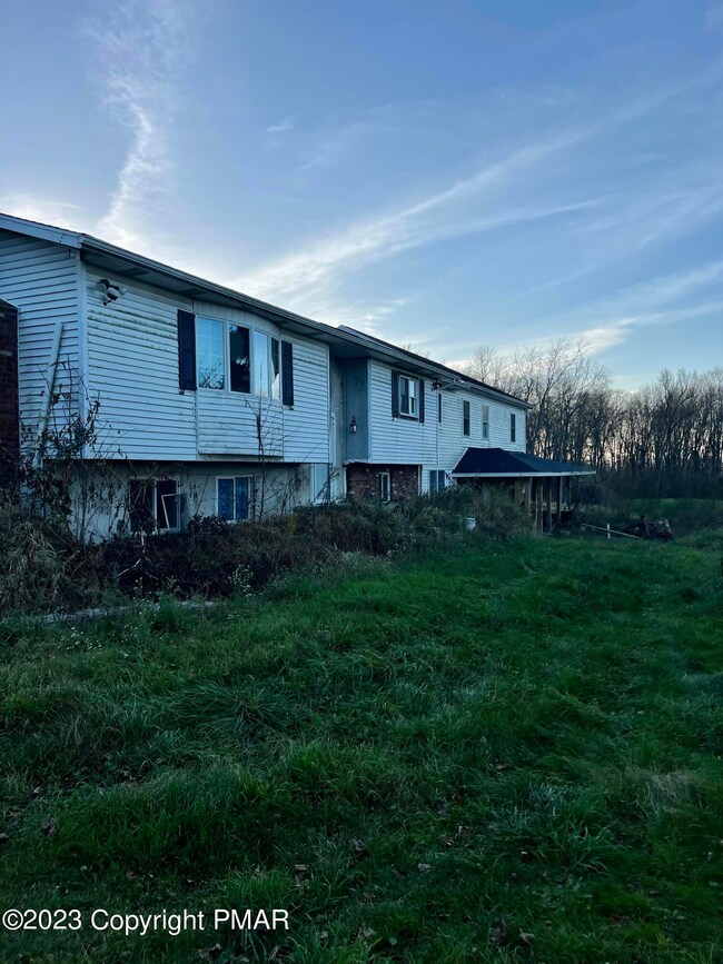 140 Russell Dr, Saylorsburg, PA 18353 - photo 2