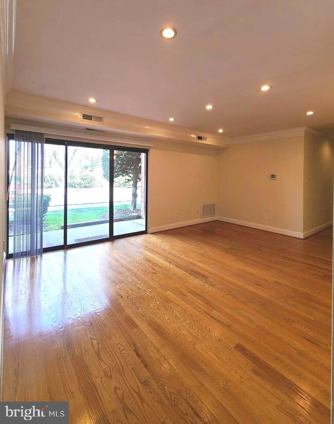 10723 West Dr unit 101, Fairfax, VA 22030 - photo 3