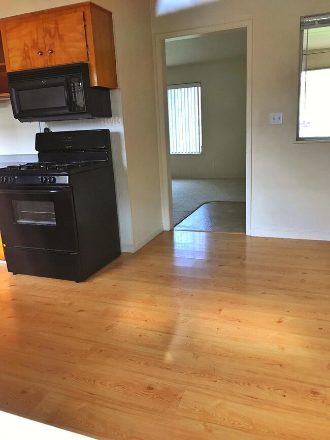 1653 Springbrook Rd, Medford, OR 97504 - photo 5