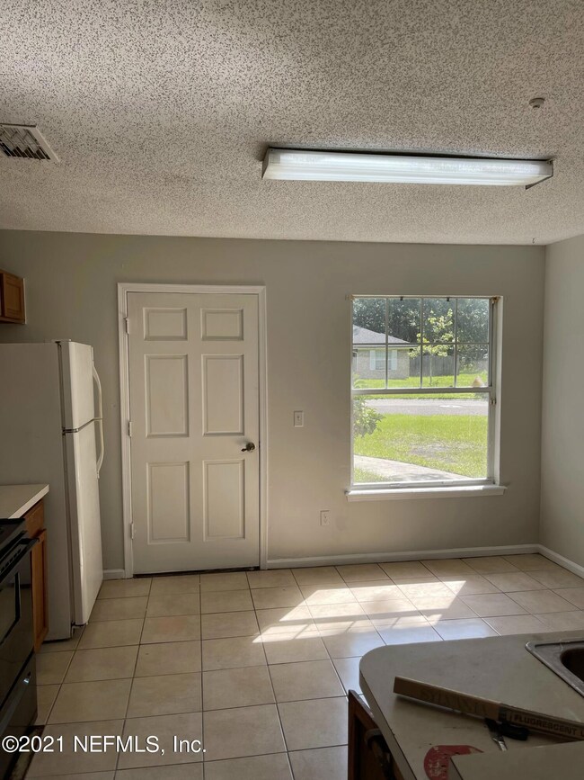 3980 Hunters Lake Cir E, Jacksonville, FL 32210 - photo 3