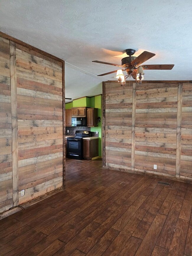 992 Broxton Hwy, Fitzgerald, GA 31750 - photo 2