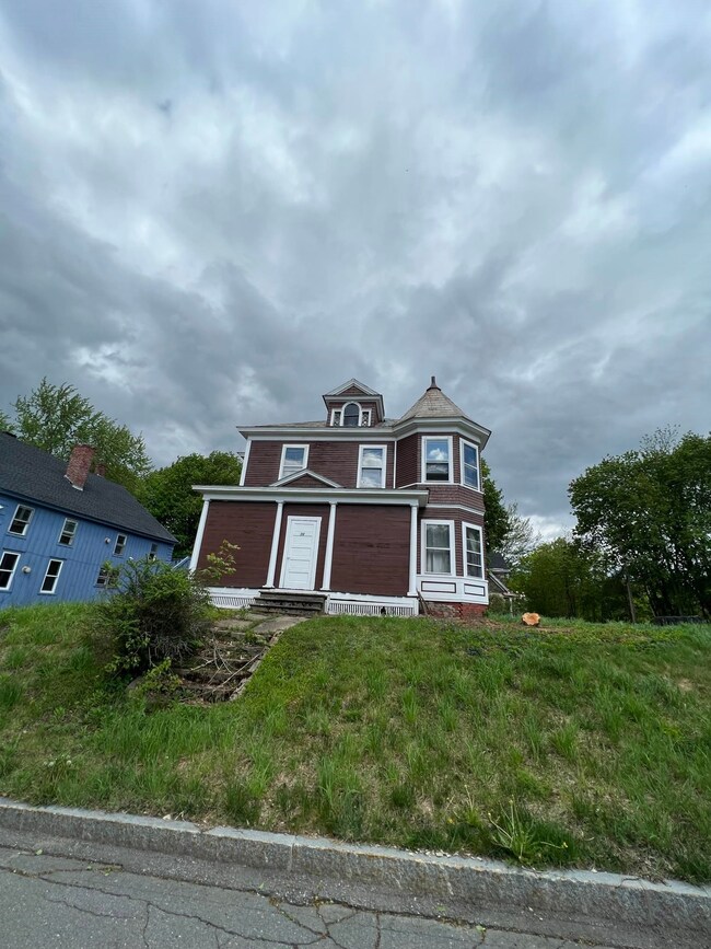 34 High St, Claremont, NH 03743 - photo 3