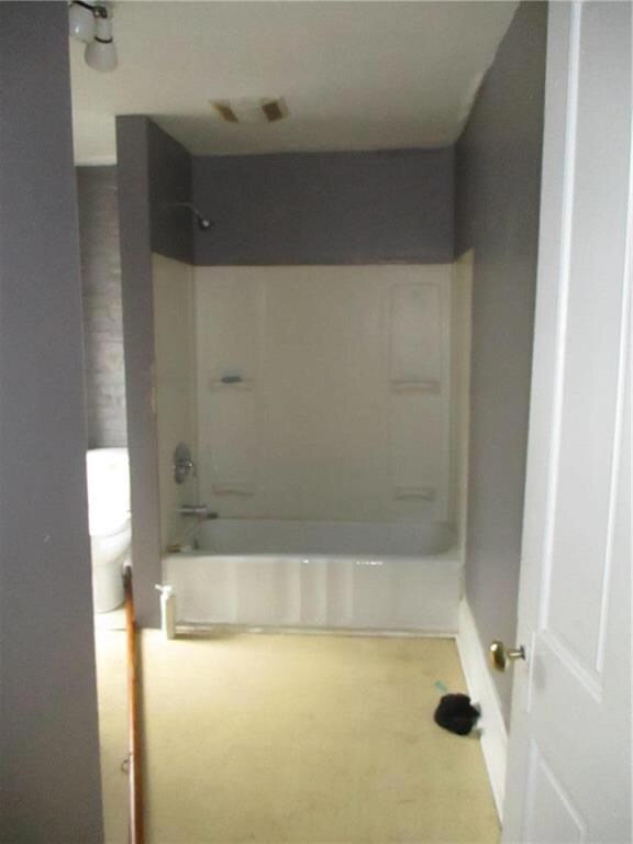 bathrrom tub
