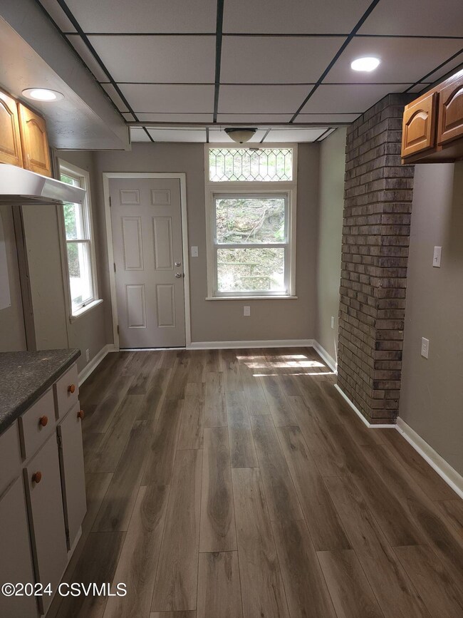 1036 W Lynn St, Coal Township, PA 17866 - photo 5