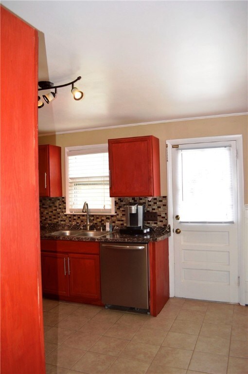 841 Sanderson Rd, Johnston, RI 02919 - photo 7