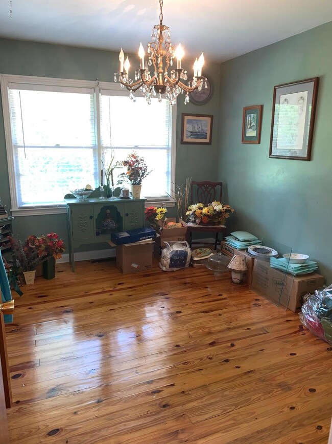 Dining / 3rd Bed