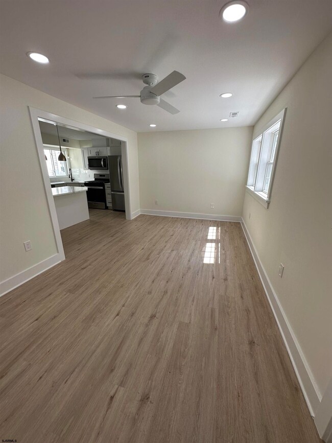 314 W Cresse Ave unit 2, Wildwood, NJ 08260 - photo 3