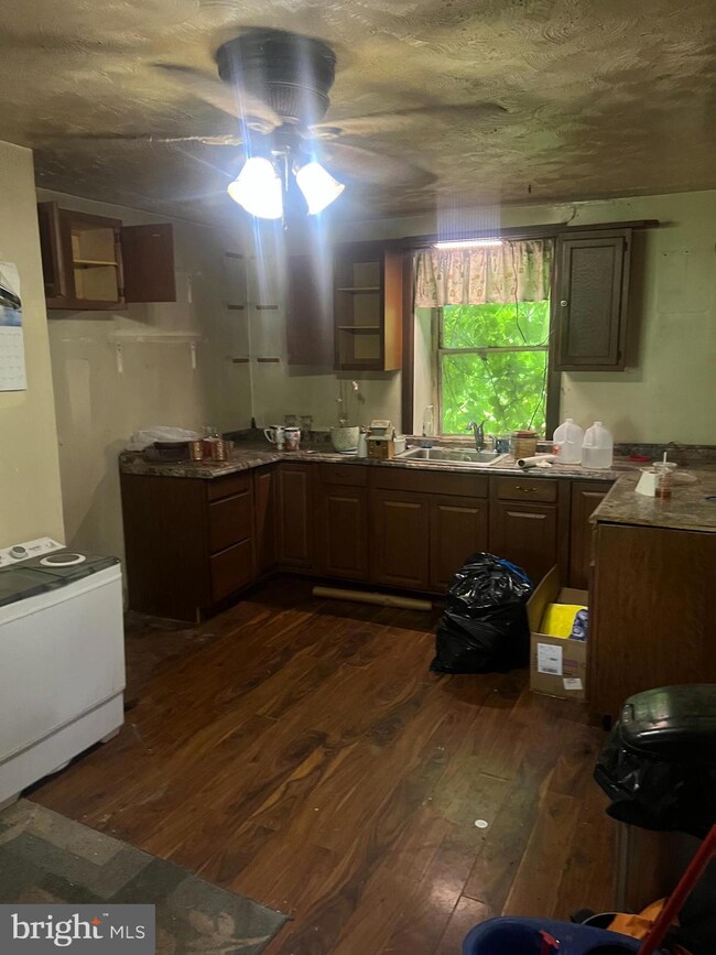 8621 Wrights Mill Rd, Windsor Mill, MD 21244 - photo 5