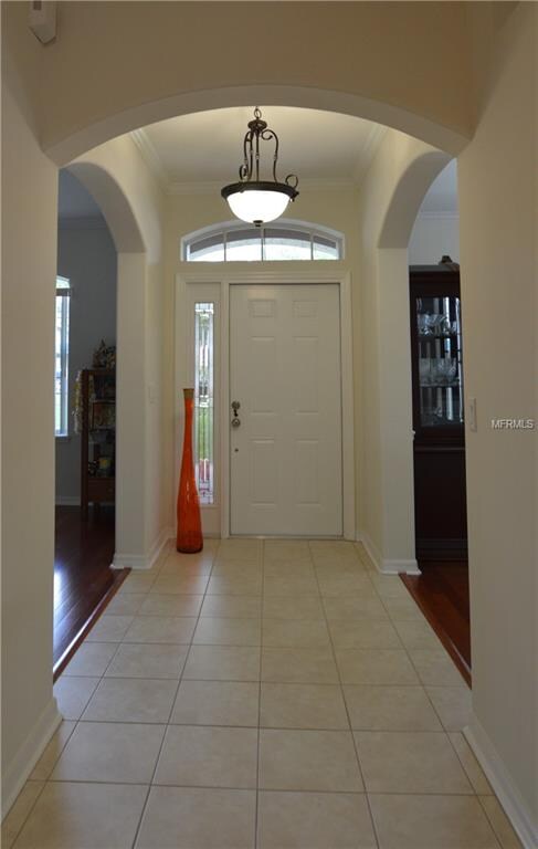 Beautiful wide front Foyer