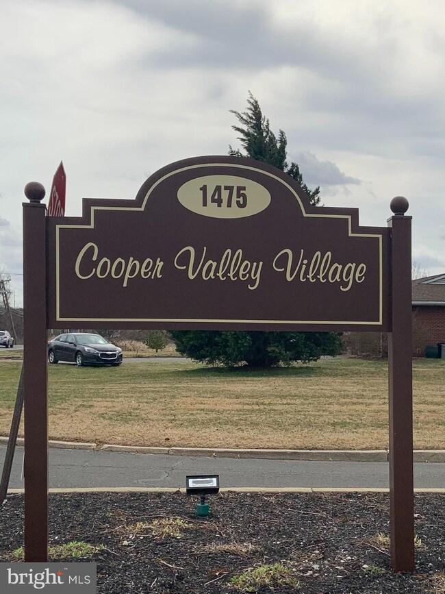 1475 Mount Holly Rd unit P8, Beverly, NJ 08010 - photo 2