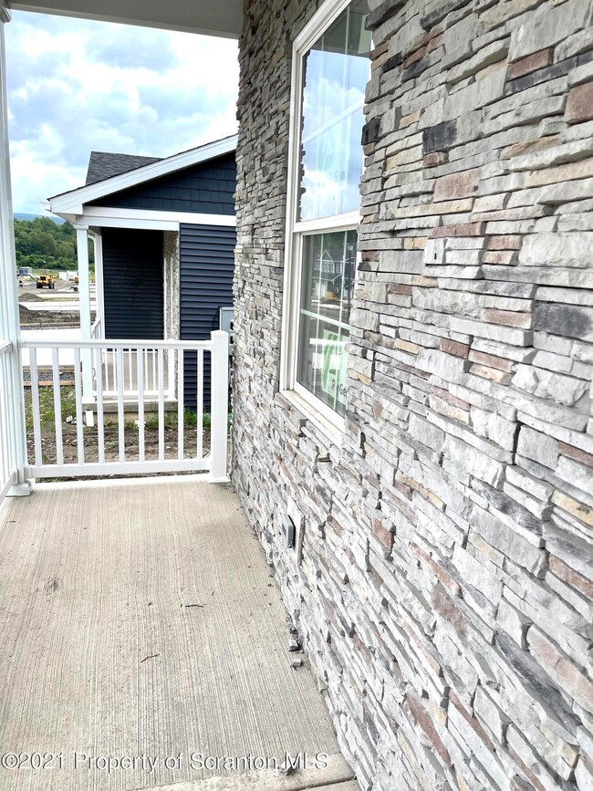 435 Felts St, Taylor, PA 18517 - photo 5