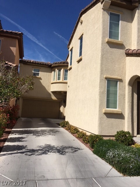 long driveway to garage
