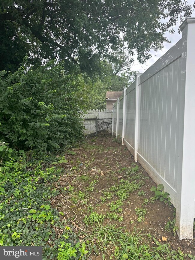 8817 R Danbury St, Philadelphia, PA 19152 - photo 7