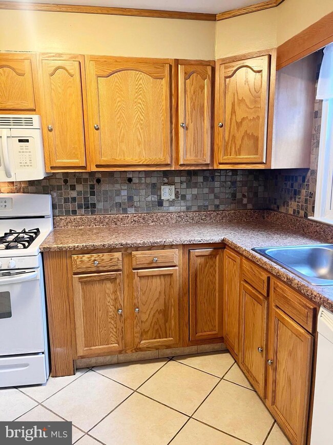 210 Sycamore Rd, Reading, PA 19611 - photo 5