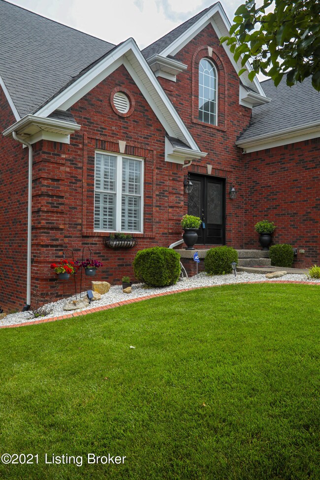 8617 Sanctuary Ln, Louisville, KY 40291 - photo 2