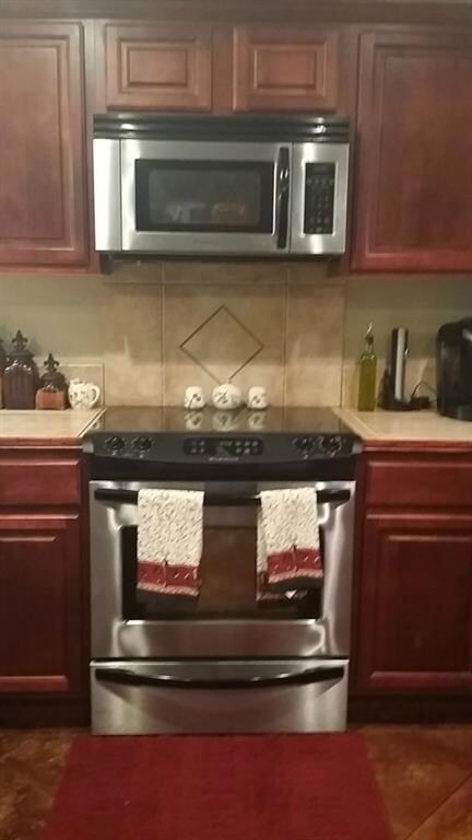 U SHAPPED KITCHEN WITH CHERRY CABINETS, UPGRADED S