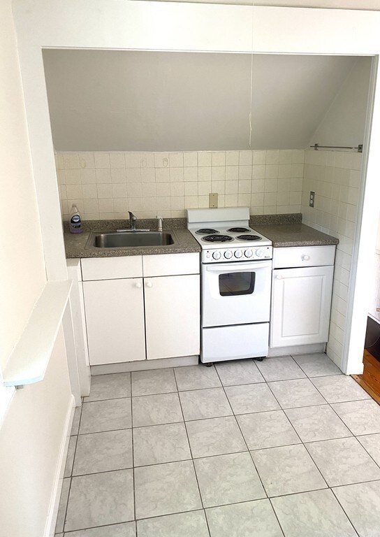 1139 Beacon St unit 3, Newton Highlands, MA 02461 - photo 3