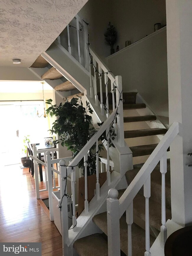 19015 Partridge Wood Dr, Germantown, MD 20874 - photo 3