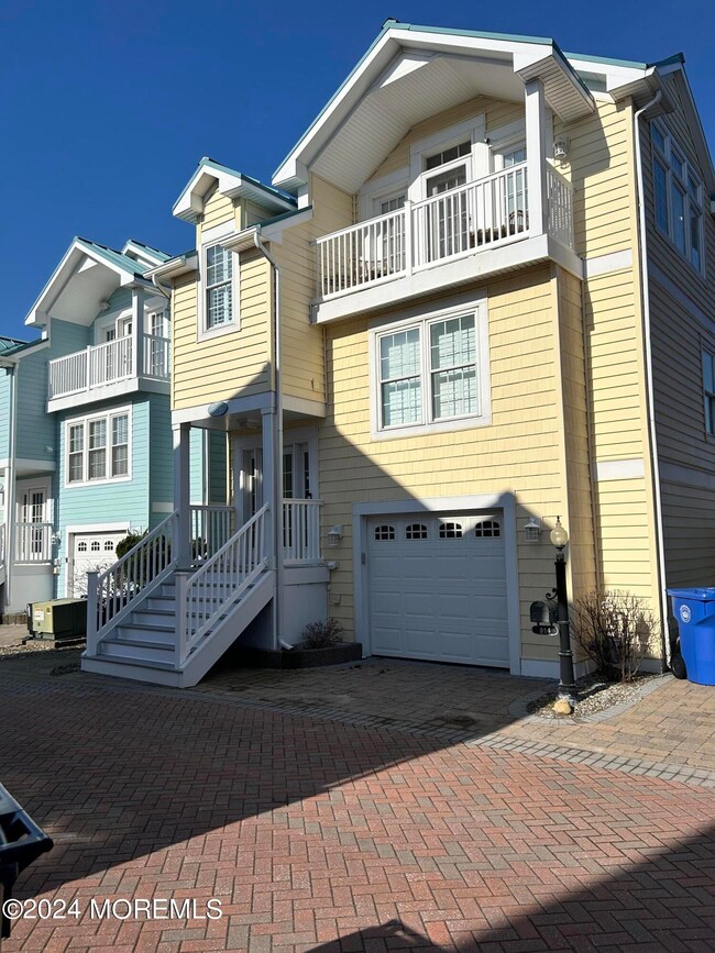 814 W Bay Club photo #1