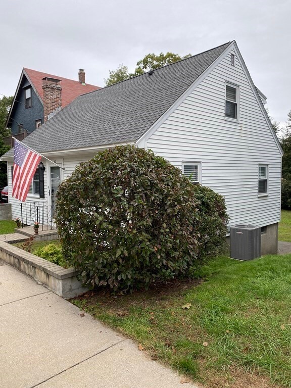 143 Perham St, West Roxbury, MA 02132 - photo 3