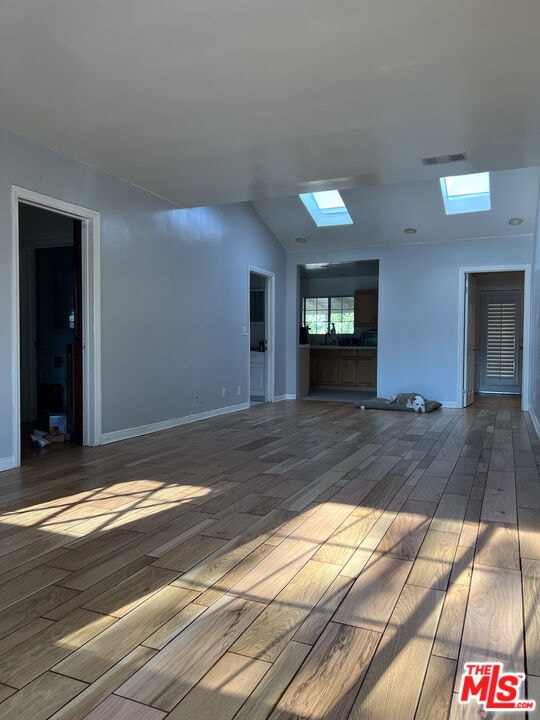 7516 Whitaker Ave, Van Nuys, CA 91406 - photo 2