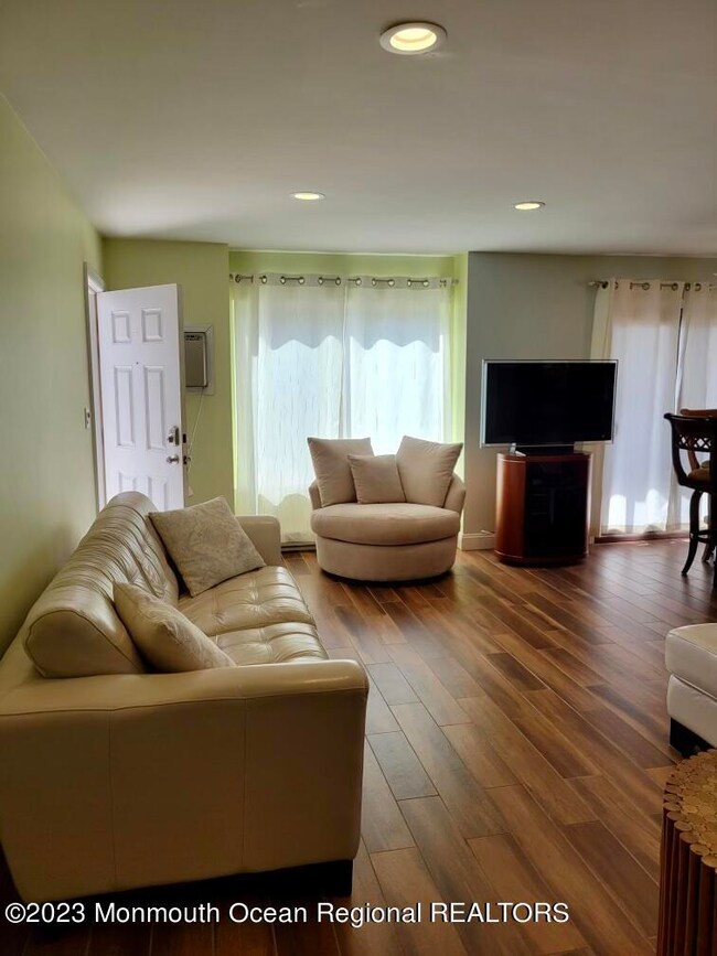 Yacht Harbor unit A9 (Winter), Sea Bright, NJ 07760 - photo 4