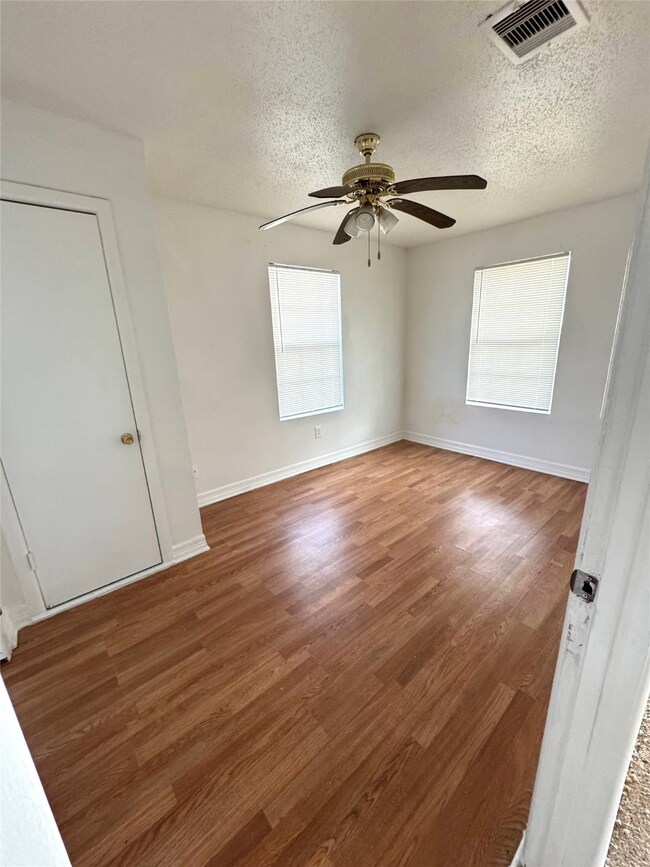 10021 Gloyna St, Houston, TX 77088 - photo 6