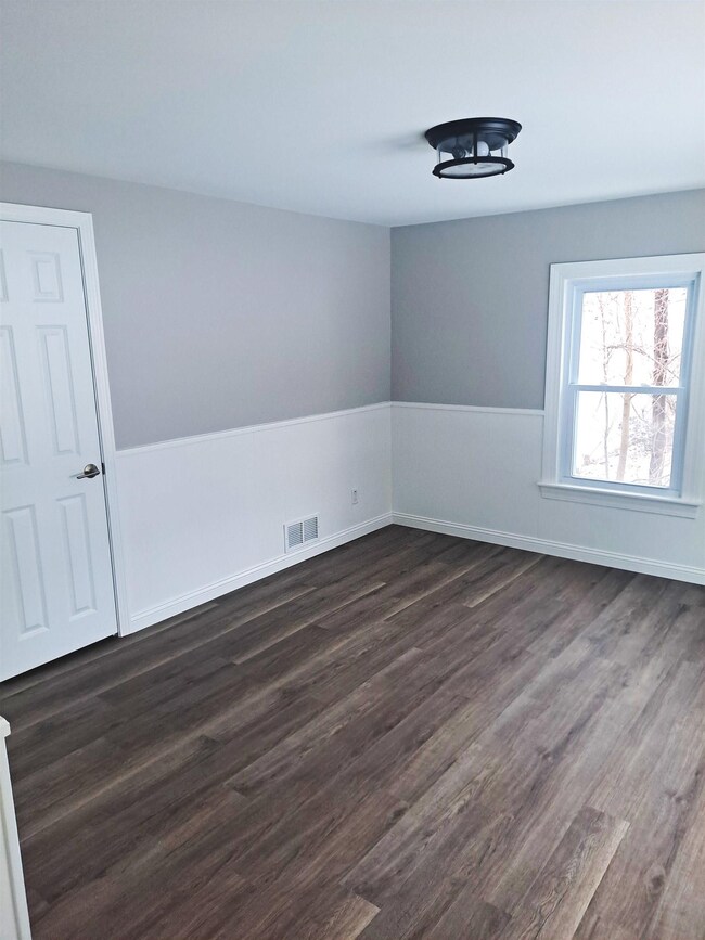 110 Mammoth Rd, Hooksett, NH 03106 - photo 5